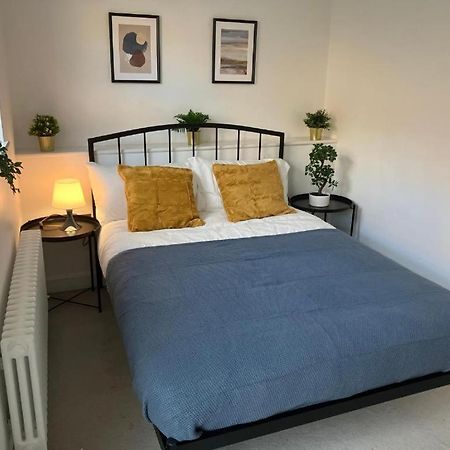 埃普瑟姆Awesome Refurbished 1 Bed Flat Few Steps To High St ! - 2 East House公寓 外观 照片