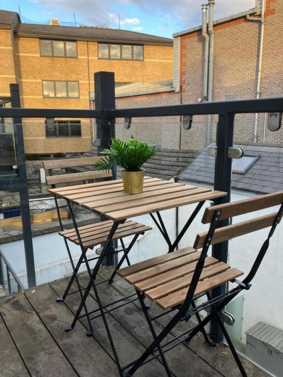 埃普瑟姆Awesome Refurbished 1 Bed Flat Few Steps To High St ! - 2 East House公寓 外观 照片