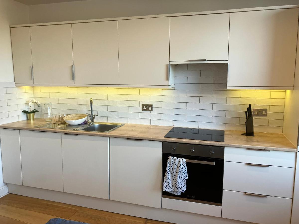 埃普瑟姆Awesome Refurbished 1 Bed Flat Few Steps To High St ! - 2 East House公寓 外观 照片