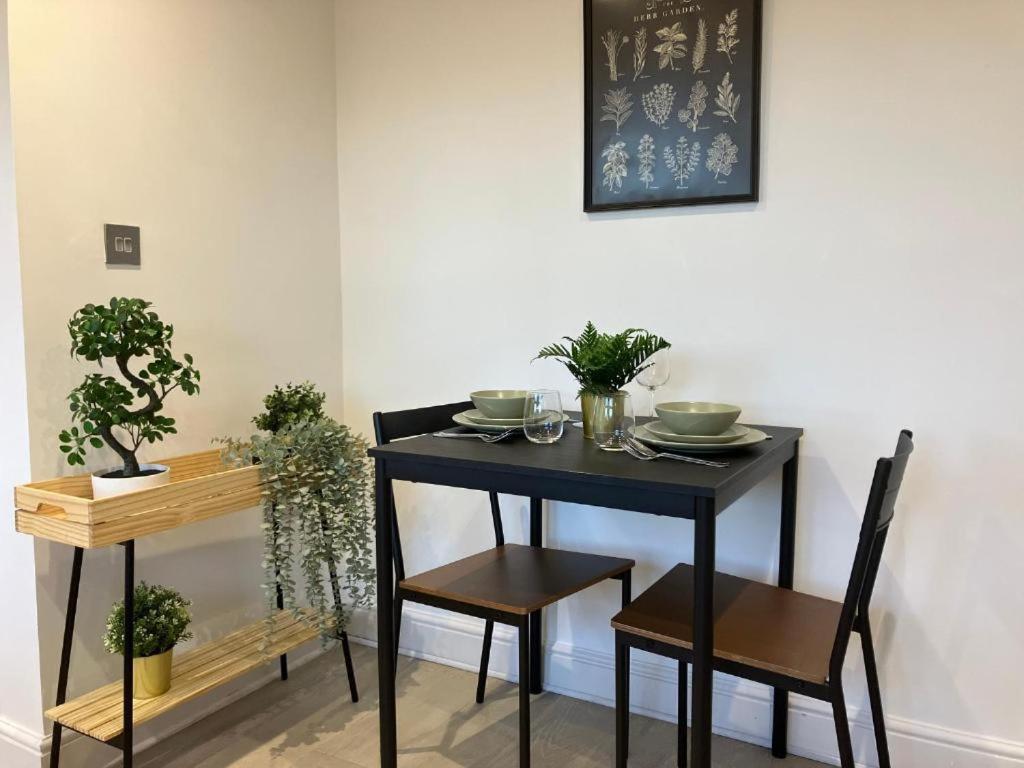 埃普瑟姆Awesome Refurbished 1 Bed Flat Few Steps To High St ! - 2 East House公寓 外观 照片
