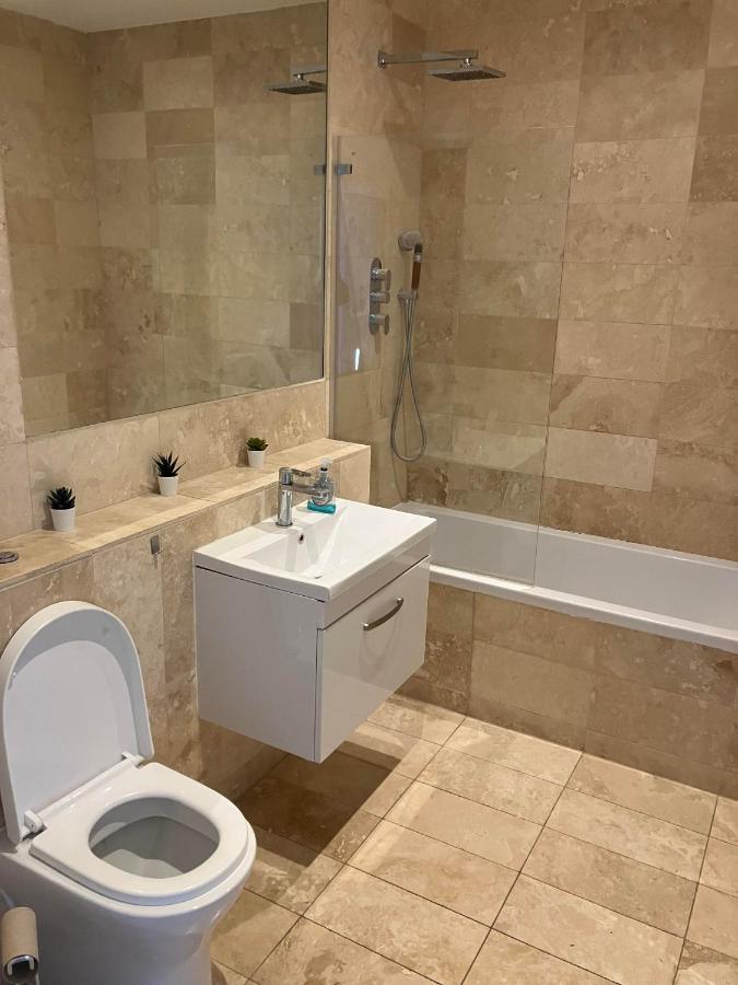 埃普瑟姆Awesome Refurbished 1 Bed Flat Few Steps To High St ! - 2 East House公寓 外观 照片